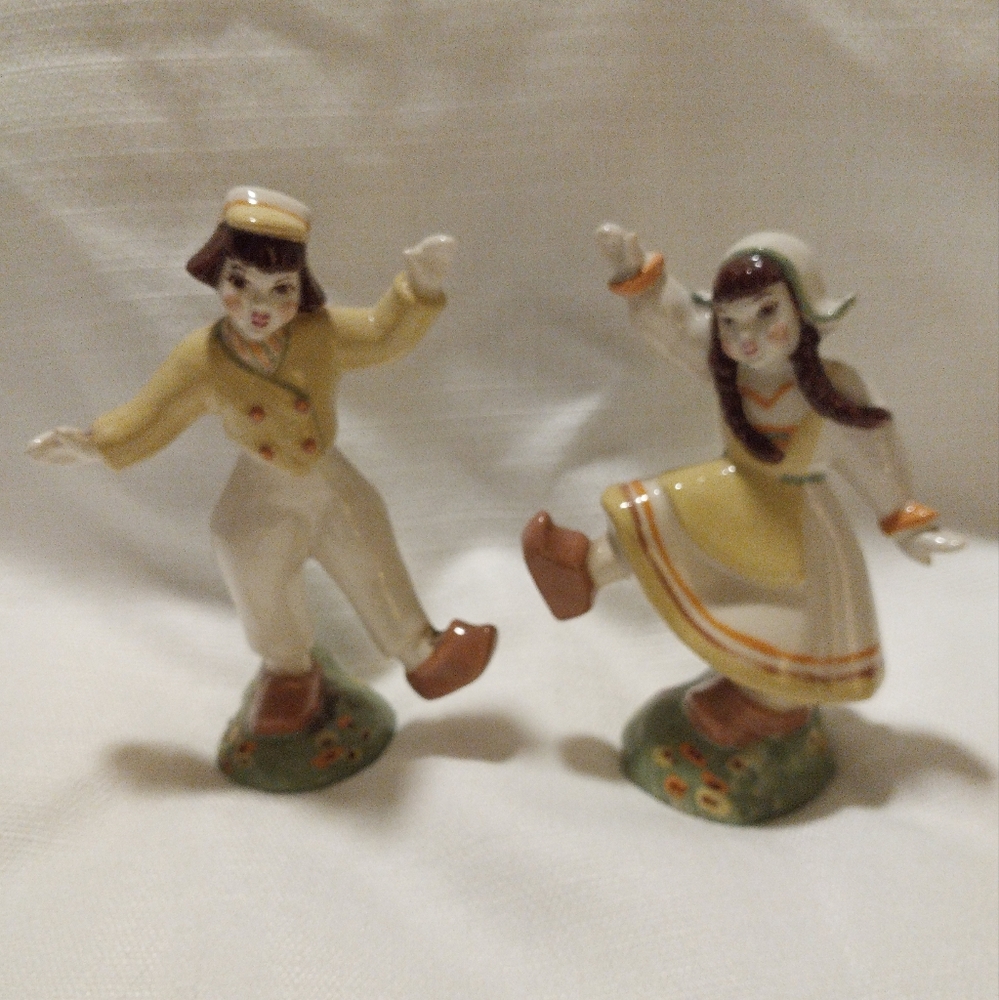 Vintage 1950s Ceramic Arts Studio Handpainted Dutch Dancing Couple Figurines